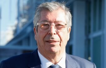 Patrick Balkany: ngay sau khi bị kết án tù, cựu thị trưởng Levallois-Perret xuất hiện trong chương trình giải trí trên M6