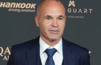 Andres Iniesta, huyền thoại Barça chuyển sang đua xe đạp