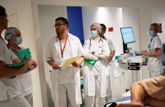 Theo Public Health France, tỷ lệ tử vong tăng gần 30%