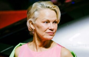 Pamela Anderson: “Giọt nước mắt vui mừng” trước đám cưới sang chảnh của con trai ở Saint-Tropez
