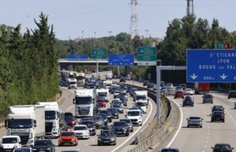 Giao thông trực tiếp. Cuối tuần đầu nghỉ hè: hơn 60km ùn tắc trên xa lộ A7