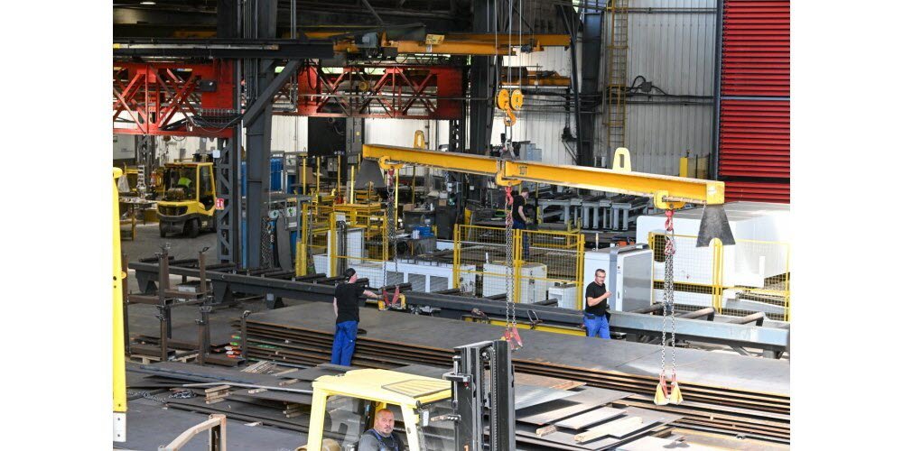 Điểm cán mới, máy cắt laser thép mới: hơn một nửa khoản đầu tư 10 triệu euro được dành cho thiết bị xưởng mới. Ảnh Philippe Briqueleur