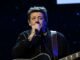 Patrick Bruel noi theo “tấm gương của Bertrand Cantat”, vì chuyên gia này dự đoán về một tương lai rất đen tối cho anh sau cuộc tình dang dở