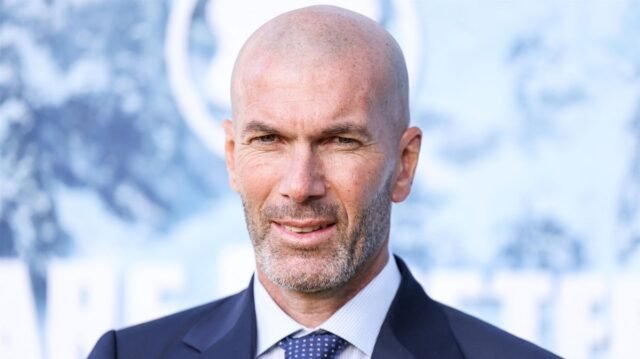 Zinedine Zidane đang chuẩn bị tiếp quản Didier Deschamps: quận