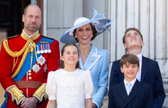 Kate Middleton được bao quanh bởi ba đứa con của cô: George, Charlotte và Louis chăm sóc công chúa sau kỳ tích thể thao