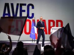 trong lần gặp đầu tiên, Edouard Philippe đóng vai người cha tốt muốn chuẩn bị “tương lai” cho con cái chúng ta
