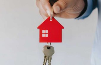 Nếu bạn đang bán nhà, hãy lưu ý rằng người hàng xóm rắc rối có nguy cơ hủy bỏ việc mua bán