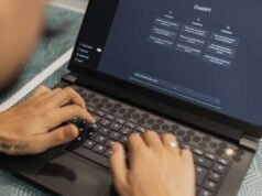40% công chức sử dụng AI trong công việc ngoài khuôn khổ, Nhà nước muốn giành lại quyền kiểm soát