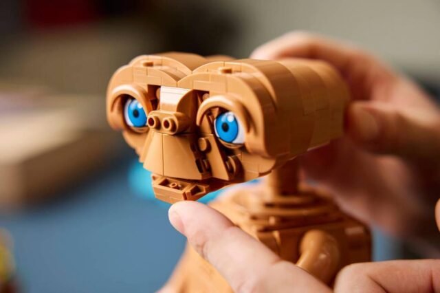 LEGO ra mắt bộ ET gồm 1.226 mảnh với mức