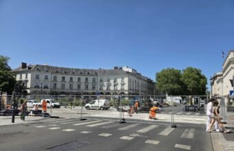 (Ảnh trong ngày) Các công trình lớn được khởi công tại Place Jean Jaurès ở Tours, giao thông cắt giảm
