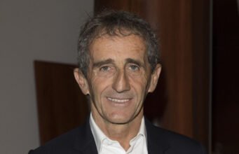 Alain Prost được lắp đặt tại Nyon ở Thụy Sĩ, ngôi nhà xa hoa của ông nhìn ra Hồ Geneva, nơi từng là đối tượng của một vụ trộm bạo lực