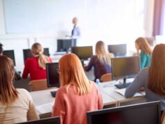 Mùa hè bấp bênh với nhiều học sinh, việc làm thời vụ giúp tài chính đầu năm học