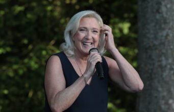 Marine Le Pen bao nhiêu tuổi?