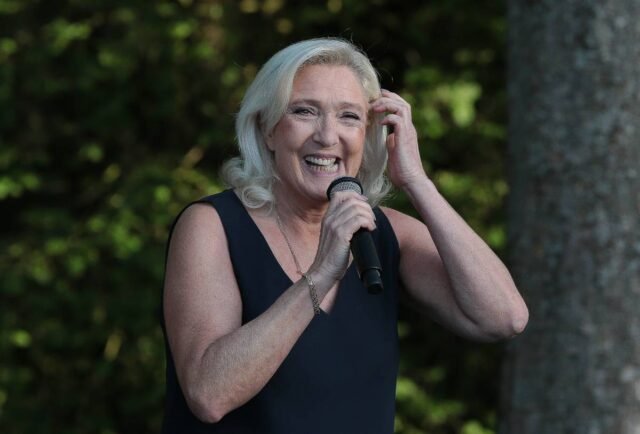 Marine Le Pen bao nhiêu tuổi?