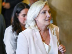 Liệu Marine Le Pen có thực sự vận động được bằng vòng tay điện tử nếu bà quyết định tranh cử?