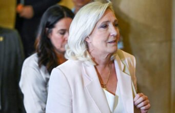 Liệu Marine Le Pen có thực sự vận động được bằng vòng tay điện tử nếu bà quyết định tranh cử?