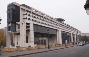 Nguy cơ trượt dốc chi tiêu công: Mục tiêu thâm hụt 5% vào năm 2026 “khó đạt được”, Roland Lescure thừa nhận