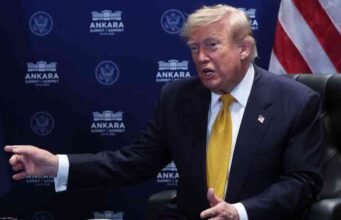 Trump nói lệnh ngừng bắn của Iran ‘kết thúc’ sau khi chống lại pháo sáng