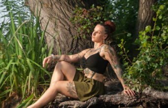 Brumath. Cô tham gia Miss Tattoo Model 2027 để nêu bật nạn nhân bạo lực gia đình