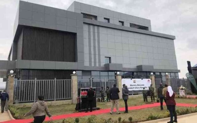 Tình thế tiến thoái lưỡng nan của Kenya: cân bằng