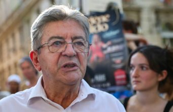 Mélenchon hứa hẹn “chấm dứt cắt giảm ngân sách” trong văn hóa