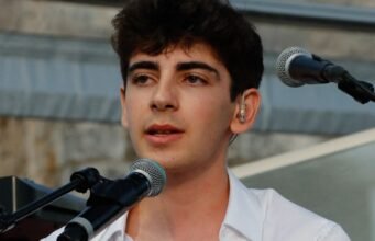 Léon Hesby, con trai của Patrick Bruel: nguồn gốc bút danh và những bí mật về mẹ mình Amanda Sthers