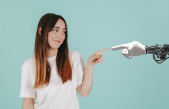 AI đang định hình lại công việc mà không phá hủy chúng, theo OECD