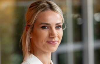 Marion Rousse cắt lời đồng nghiệp của mình ở giữa Tour de France, sự lạc đề này về Jules Koundé mà cô thấy lạc đề