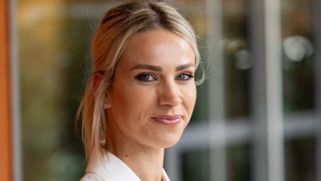 Marion Rousse cắt lời đồng nghiệp của mình ở giữa