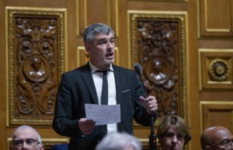 Guillaume Gontard sẽ rời khỏi vị trí chủ tịch của nhóm môi trường sau sáu năm đứng đầu