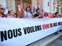 Cảnh tượng CGT thảo luận về vấn đề đình công trong Lễ hội Avignon