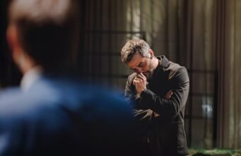 Một phiên tòa – truy đuổi kẻ thù của nhân dân của Christiane Jatahy và Wagner Moura
