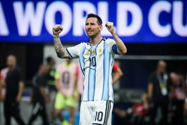 Vì sao Lionel Messi có biệt danh là