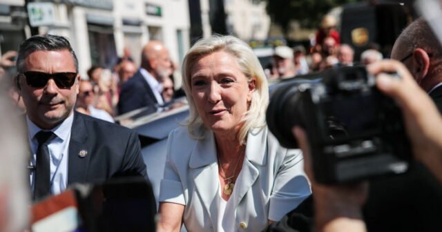 Le Pen gạt bỏ mối đe dọa pháp lý và