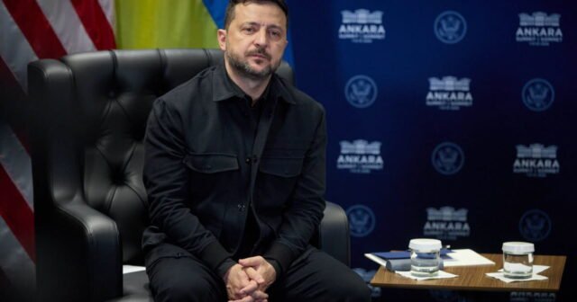 Ukraina. Zelensky tiến hành cải tổ và tuyên bố sự