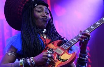 Décibulles 2026. Nhịp điệu hip-hop, ska và afropop vang dội trên Chena trong ngày cuối cùng của lễ hội