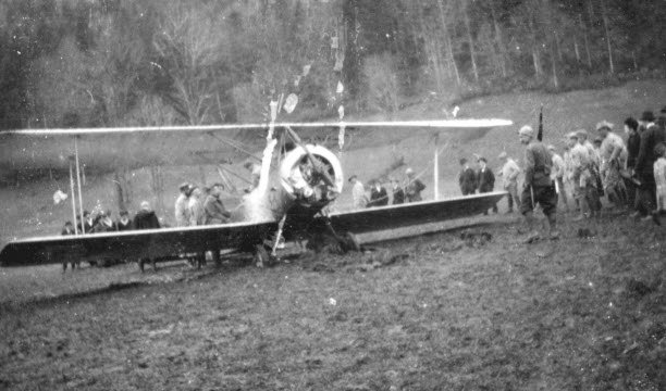 Vào ngày 14 tháng 4 năm 1917, một chiếc máy bay buộc phải hạ cánh ở Kruth sau khi hỏng động cơ. Anh ta là thành viên của ba phi đội ném bom Fribourg. Ảnh được cung cấp