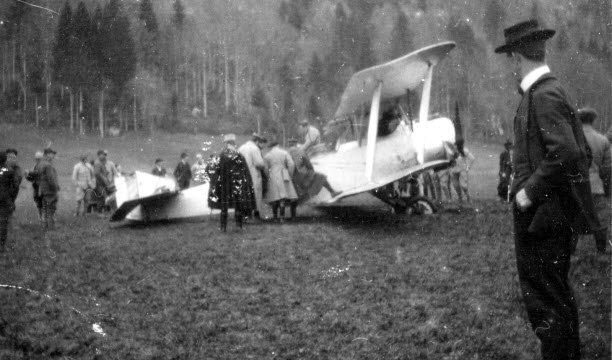 Ngày 14 tháng 4 năm 1917: máy bay bị hỏng ở Kruth. Ảnh được cung cấp