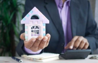 Cho vay bất động sản: đóng góp lớn có thực sự hạ lãi suất?