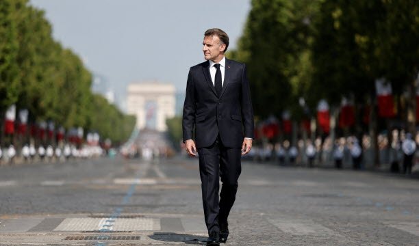Ngày 14 tháng 7 năm ngoái làm tổng thống cho Emmanuel Macron. Ảnh Sipa/Benoît Teissier