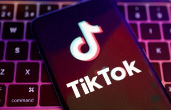 TikTok tấn công các tài khoản bằng spam video do AI tạo