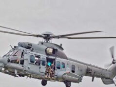Hai máy bay trực thăng vận tải quân sự Caracal, kế nhiệm Puma, được vận chuyển đến Tontouta bằng máy bay chở hàng Antonov An-124