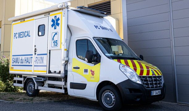 Xe tải từ trạm y tế Samu 68 tại địa điểm bệnh viện Émile-Muller, ở Mulhouse, sẽ được lắp đặt tại Markstein vào thứ Bảy ngày 18 tháng 7. Ảnh Samuel Coulon