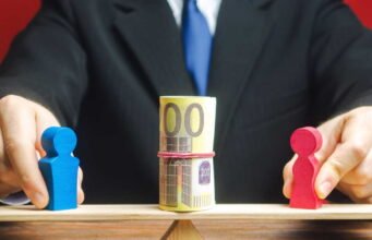 Khoảng cách lương: Ít hơn 7,2% đối với phụ nữ ở vị trí tương đương