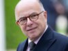 Theo Bruno Cauvrai: “Việc Bernard Cazeneuve ra ứng cử phản ánh sự khó khăn của đội ngũ nhân viên chính trị của chúng tôi trong việc đổi mới bản thân”.