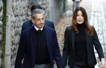 Carla Bruni được một người thân cận với Nicolas Sarkozy tuyển dụng sau khi ông ta bị giam giữ? Những con số được nhắc đến khiến người ta choáng váng