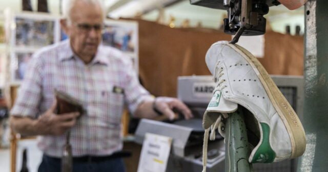 Bạn có biết không? Mẫu giày sneaker huyền thoại nào