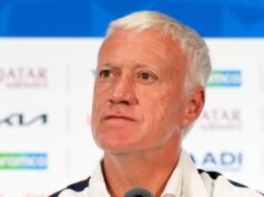 Didier Deschamps: Sẽ không quay lại với Christophe Dugarry sau câu nói chấm dứt mối quan hệ của họ, “Nếu anh ấy không còn muốn chào tôi nữa, điều đó cũng không thay đổi cuộc đời tôi