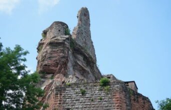 Những lâu đài, tàn tích của chúng ta vẫn còn nhiều điều để kể. Lâu đài Fleckenstein, từ pháo đài bất khả xâm phạm đến tượng đài không thể di chuyển