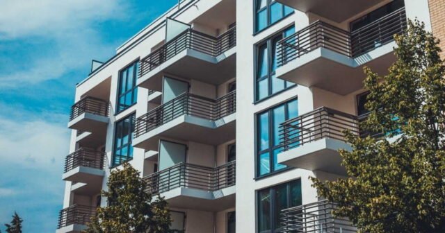 Tại sao Paris sẽ tăng gấp đôi thuế đối với